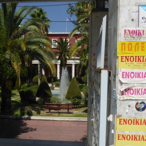 Ενοικιαστήρια έξω από το Πάντειο