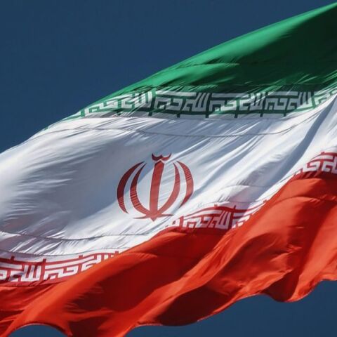 Το Ιράν προειδοποιεί ότι κάθε εγκατάσταση που επιτρέπει στις ΗΠΑ να επιτεθεί είναι νόμιμος στόχος 