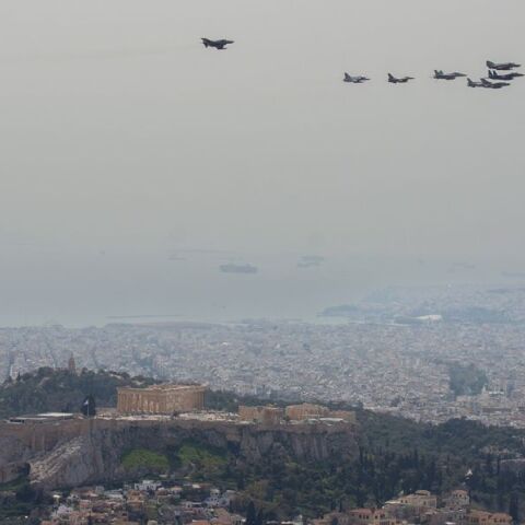 Γιατί πετούν μαχητικά αεροσκάφη σήμερα στην Αθήνα