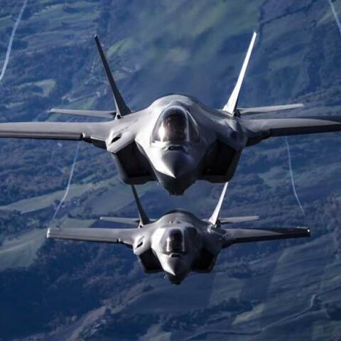 Αμερικανικά μαχητικά F-35 σε σχηματισμό