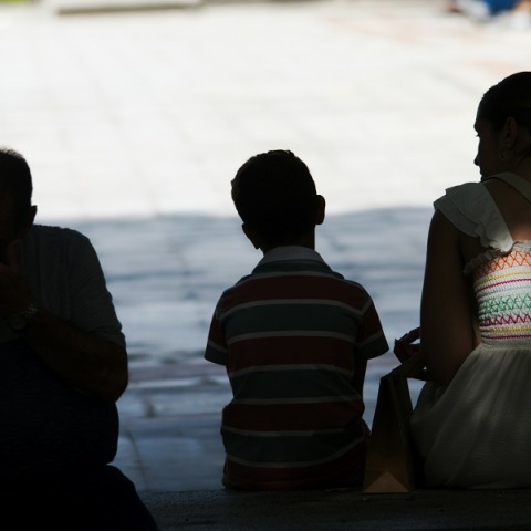 Καλοκαίρι και ενδοοικογενειακή βία