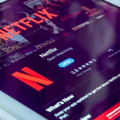 Το Netflix παραδέχθηκε τη χρήση ΑΙ σε 300 τίτλους του μόνο για φέτος 