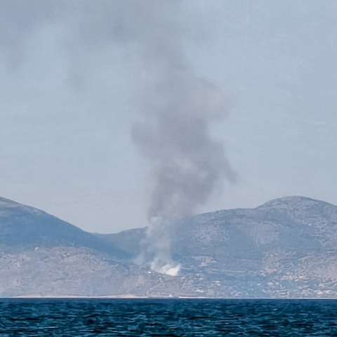 Φωτιά τώρα στα Σελήνια Σαλαμίνας