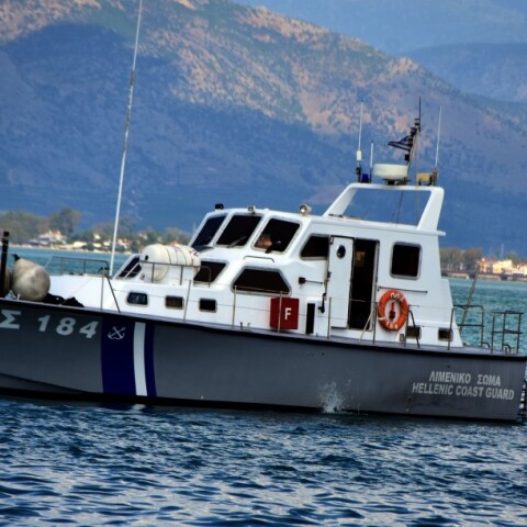 Σκάφος του Λιμενικού Σώματος στη θάλασσα