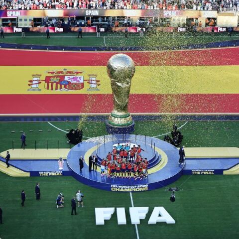Η FIFA αναμένεται να ανακοινώσει έσοδα-ρεκόρ 15 δισ. δολαρίων από το Μουντιάλ 2026 υπερβαίνοντας τις προβλέψεις και ενισχύοντας τη θέση του Τζιάνι Ινφαντίνο.