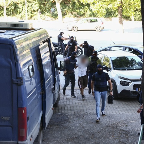 Κατηγορούμενος για τη φονική επίθεση στο σπίτι της οικογένειας Νέστορα οδηγείται στους ανακριτές