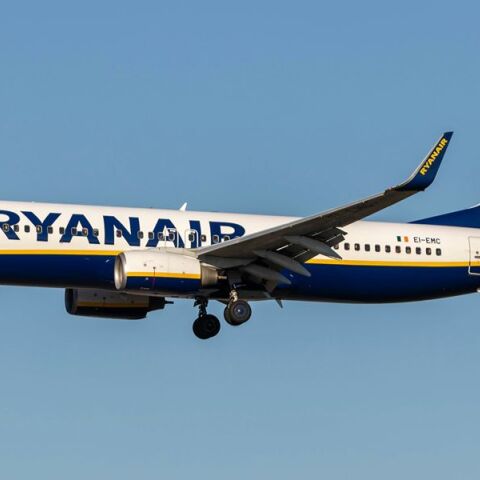 «Ζημιά από ξένο αντικείμενο»: Τι λέει ο CEO της Ryanair για το ατύχημα με το σπασμένο παράθυρο