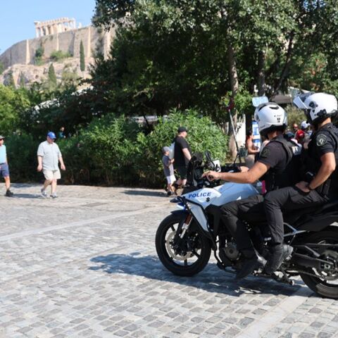 Ακρόπολη: Είχε στήσει καρτέρι κι ορμούσε σε τουρίστες ο 60χρονος δράστης