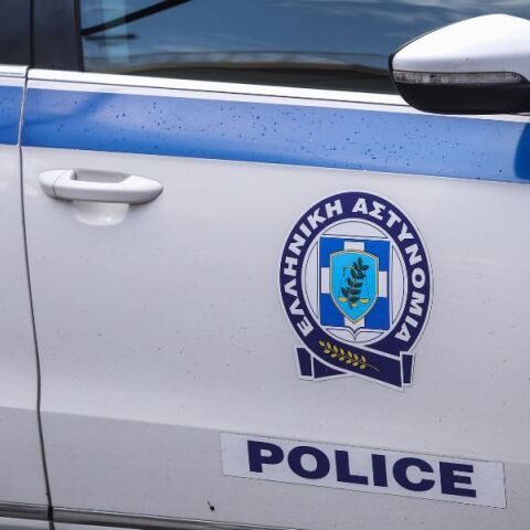 Εργαστήριο κάνναβης στην Κινέτα εντόπισε η ΕΛ.ΑΣ - Συνελήφθησαν δύο άτομα σε Περιστέρι και Ελευσίνα, κατασχέθηκαν δενδρύλλια και 5 κιλά ναρκωτικών.