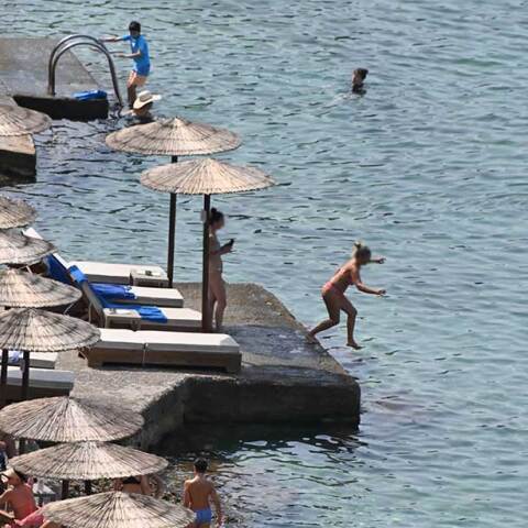 Βουτιές στη θάλασσα