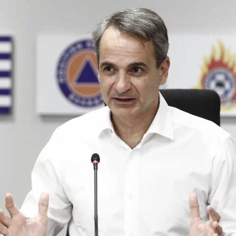 Ο πρωθυπουργός Κυριάκος Μητσοτάκης στο Συντονιστικό της Πυροσβεστικής