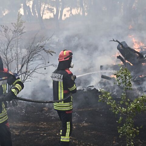 Δυτική Αττική: Συνεχίζεται η μάχη με τις διάσπαρτες εστίες – Πάνω από 130.000 στρέμματα έχουν καεί