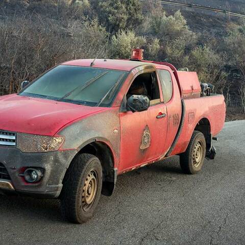 Όχημα της Πυροσβεστικής σε φωτιά στην Κρήτη