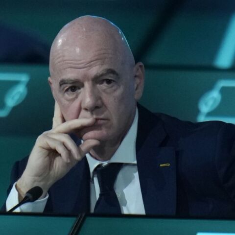 Η FIFA καταγγέλλει οργανωμένη προσπάθεια δυσφήμισης του Τζιάνι Ινφαντίνο, μετά τις αναφορές για «αποζημίωση αποχώρησης» σε πρώην υπάλληλο της UEFA