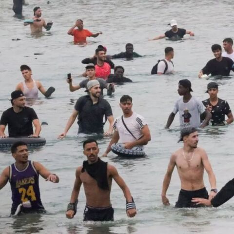 Θέουτα: Πώς δημιουργείται μια κρίση, βούτυρο στο ψωμί της διεθνούς ακροδεξιάς