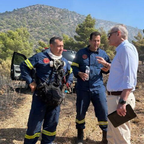 Στον Κουβαρά βρέθηκε ο Ευάγγελος Τουρνάς - Βελτιωμένη η εικόνα της φωτιάς, με επίγειες και εναέριες δυνάμεις να αντιμετωπίζουν καπνογόνες εστίες