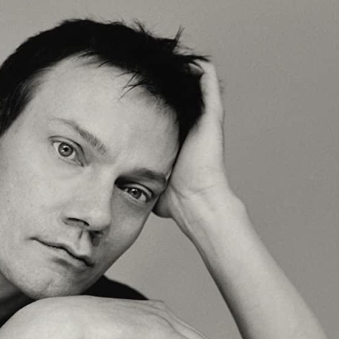 William Orbit (1956–2026): Η ζωή, ο ήχος και η κληρονομιά του παραγωγού που ένωσε την electronica με την pop, από τη Madonna μέχρι τους Blur