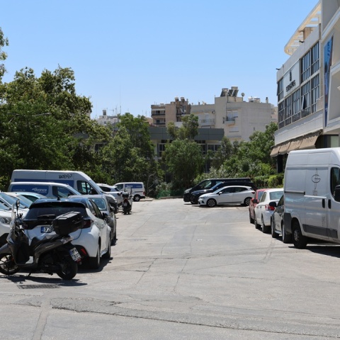 Το σημείο όπου βρέθηκε νεκρός ο αστυνομικός μέσα στο υπηρεσιακό του όχημα στον Άγιο Δημήτριο