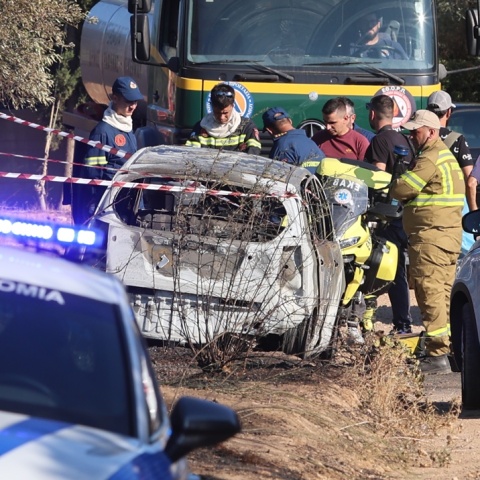 Απανθρακωμένη σορός μέσα σε αυτοκίνητο στα Σπάτα