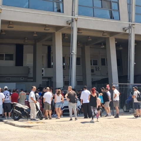 Οι παραδόπιστοι ποδοσφαιριστές και οι πιστοί οπαδοί