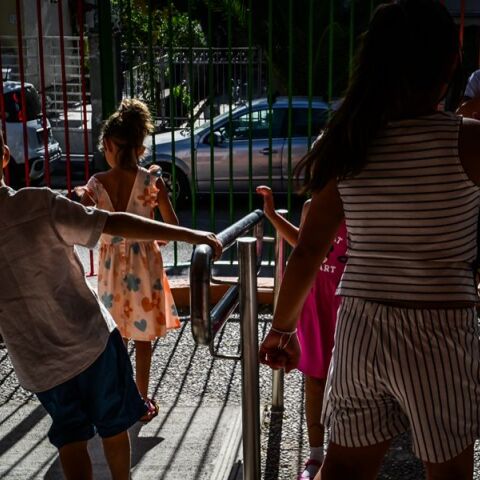 Πώς μόλις 12 λεπτά διαφορά στην ώρα έναρξης των σχολείων θα μείωναν το πρωινό μποτιλιάρισμα