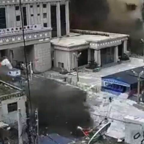 Εφιαλτικές εικόνες από την ξαφνική πλημμύρα στο Νεπάλ