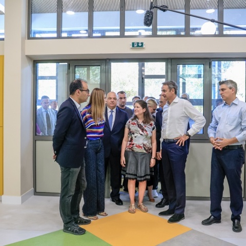 Ο Κυριάκος Μητσοτάκης και η Σοφία Ζαχαράκη στο 1ο Ειδικό Σχολείο Καισαριανής