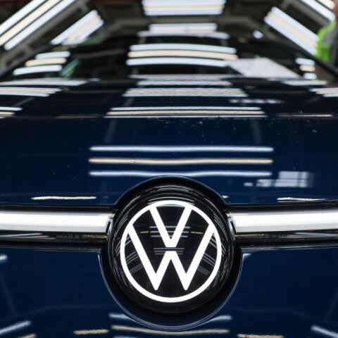 Η Volkswagen ανακοίνωσε περικοπή 100.000 θέσεων εργασίας έως το 2030, τη μεγαλύτερη αναδιάρθρωση στην ιστορία της παγκόσμιας αυτοκινητοβιομηχανίας.