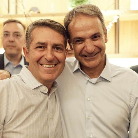 Ο Γιώργος Μυλωνάκης έκανε την πρώτη του πολιτική εμφάνιση μετά την περιπέτεια υγείας - Θα παραστεί στην ομιλία του πρωθυπουργού και επιστρέφει στο Μαξίμου 
