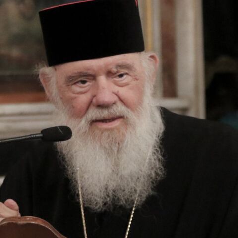 Τρισάγιο στη μνήμη των δύο αξιωματικών της Πολεμικής Αεροπορίας τέλεσε στο Μήλεσι ο αρχιεπίσκοπος Ιερώνυμος, εκφράζοντας συμπαράσταση στις οικογένειές τους