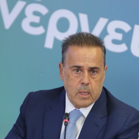 Πακέτο 5 δισ. ευρώ για μείωση της τιμής του ρεύματος κατά 30% παρουσίασε ο Σταύρος Παπασταύρου, με στόχο την επιστροφή στα προ κρίσης επίπεδα.