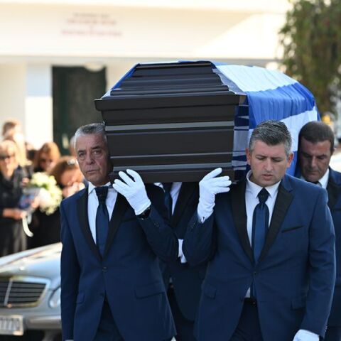 Γιάννης Μπλέσιας: Σε κλίμα οδύνης η κηδεία του πιλότου που σκοτώθηκε στην Τανάγρα