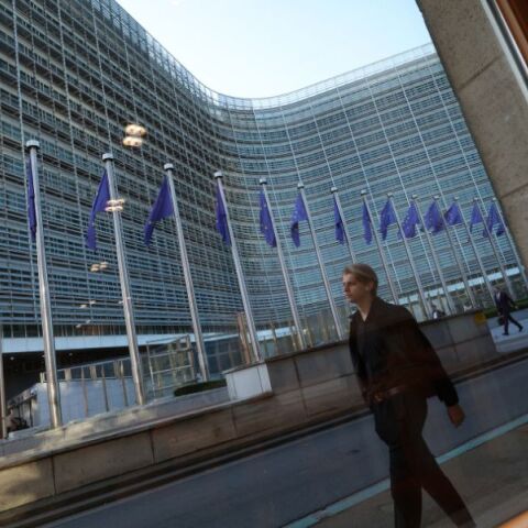 Η Ευρωπαϊκή Επιτροπή παρουσίασε πρόταση για αναθεώρηση των δημοσίων συμβάσεων, ενισχύοντας τα ευρωπαϊκά προϊόντα έναντι των φθηνών προσφορών