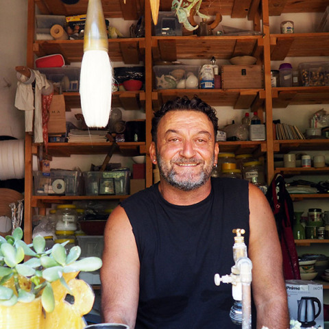 Το σύμπαν του κεραμίστα Ηλία Χριστόπουλου: Πρωτόγονη φωτιά, σύγχρονη φόρμα