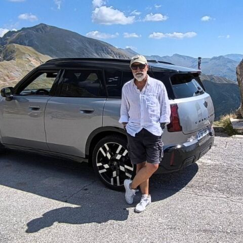 Στο επιβλητικό Πέρασμα του Μπάρου με το Mini Countryman C 