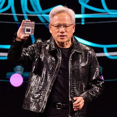 Ο Τζένσεν Χουάνγκ της Nvidia απορρίπτει τα σενάρια αφανισμού της ανθρωπότητας από την τεχνητή νοημοσύνη έως το 2030, χαρακτηρίζοντάς τα υπερβολικά.