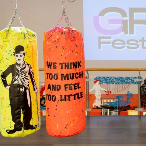 Το GRis Festival 2026 σε Αθήνα, Λονδίνο και Βερολίνο: θέατρο, μουσική, ποίηση και εικαστικά σε ένα πρόγραμμα σύγχρονου ελληνικού πολιτισμού.