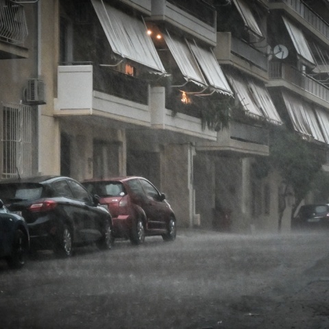 Δρόμος εν μέσω ισχυρής καταιγίδας