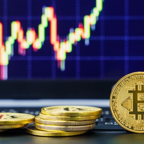Στην εξάρθρωση κυκλώματος απάτης με κρυπτονομίσματα προχώρησε η ΕΛ.ΑΣ., συλλαμβάνοντας 17 άτομα, ανάμεσά τους δύο στρατιωτικούς ως ηγετικά στελέχη.