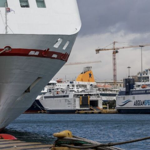 Σε ισχύ είναι το απαγορευτικό απόπλου από Πειραιά, Ραφήνα και Λαύριο εξαιτίας των θυελλωδών ανέμων έως 9 μποφόρ που πνέουν στα πελάγη.