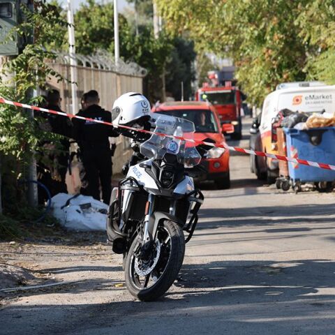 Φωτιά σε βιοτεχνίες στον Ελαιώνα – Προληπτική εκκένωση σε ακτίνα 400 μέτρων