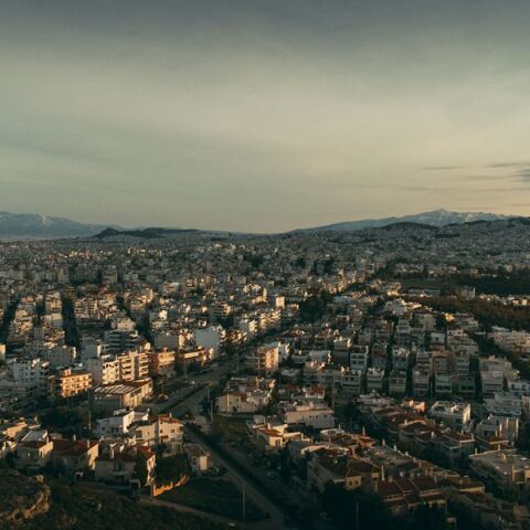 Πώς άλλαξαν οι μισθοί στην Ελλάδα από το 2019 - Οι κλάδοι με τις μεγαλύτερες αυξήσεις
