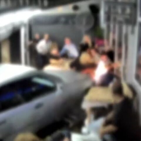 Θεσσαλονίκη: Αναβλήθηκε η δίκη του 45χρονου που εισέβαλε με το Ι.Χ. σε ταβέρνα στον Εύοσμο, τραυματίζοντας τρεις θαμώνες - Παραμένει υπό κράτηση.