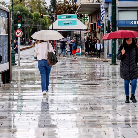 Ισχυρή βροχή στο κέντρο της Αθήνας - Συνεχίζονται οι καταιγίδες τις επόμενες ώρες στην Αττική 
