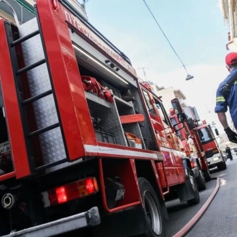 Πυροσβέστης και πυροσβεστικά οχήματα
