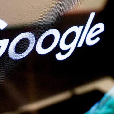 Η Google αποδίδει σε ηλεκτρική βλάβη τις διαταραχές στις υπηρεσίες cloud στο Λονδίνο, επηρεάζοντας τράπεζες και πλατφόρμες όπως η Revolut.