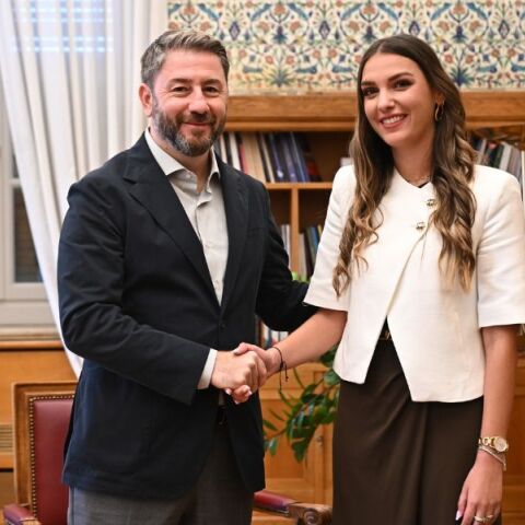 Η Μυρτώ Κοροβέση, εκλεγμένη με τον ΣΥΡΙΖΑ,  προσχώρησε στην Κοινοβουλευτική Ομάδα του ΠΑΣΟΚ-ΚΙΝΑΛ μετά τη συνάντησή της με τον Νίκο Ανδρουλάκη 