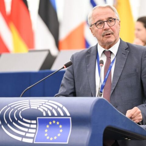 Γιάννης Μανιάτης: Επανεξελέγη αντιπρόεδρος των Ευρωπαίων Σοσιαλιστών - Ο επικεφαλής της ευρωομάδας του ΠΑΣΟΚ διατηρεί τη θέση του