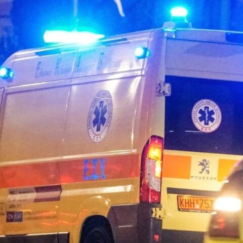 Σοβαρό τροχαίο σημειώθηκε στην Καλλιθέα - Οδηγός μηχανής εγκατέλειψε τραυματισμένη 35χρονη - Προσήχθη 37χρονος ως ύποπτος.