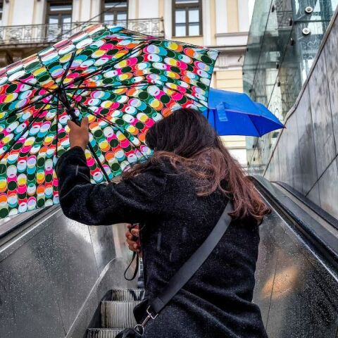Συστάσεις προς τους πολίτες εξέδωσε η Πολιτική Προστασία για τη λήψη μέτρων προστασίας ενόψει των επικίνδυνων καιρικών φαινομένων.